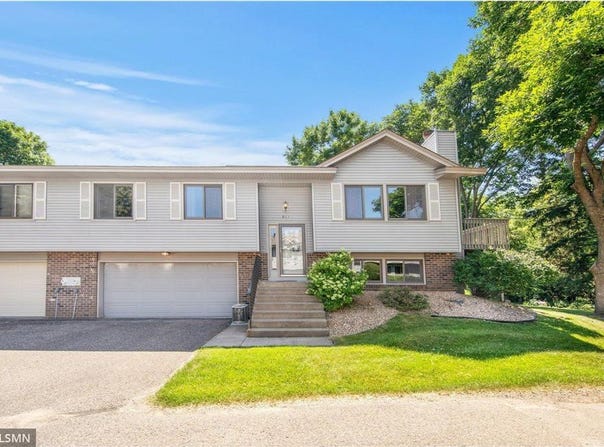 911 Lawnview Avenue, Shoreview, MN 55126