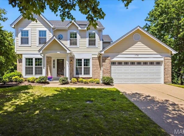 176 Brighthurst Drive, Chesterfield, MO 63005