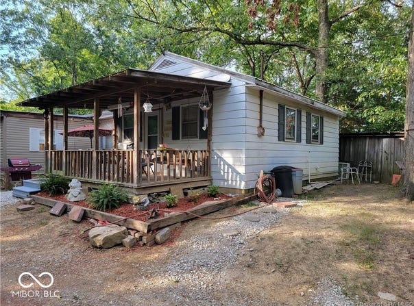 52 E Delaney Millport Road, Vallonia, IN 47281