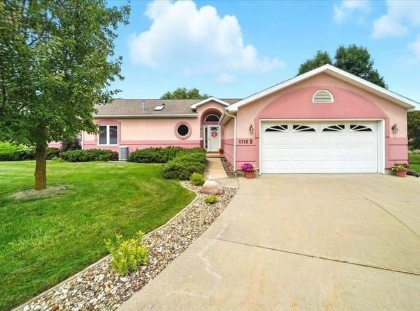 1719 W 18 Street, Cedar Falls, IA 50613