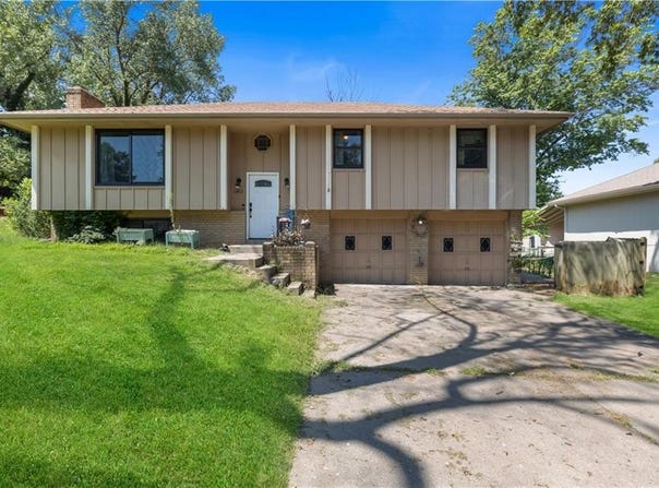 1412 S 16th Street, Leavenworth, KS 66048