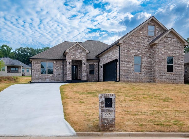 7922 Kanis Pines Drive, Little Rock, AR 72204-5095