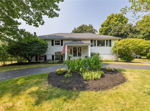 649 Apple Grove Circle, Webster, NY 14580