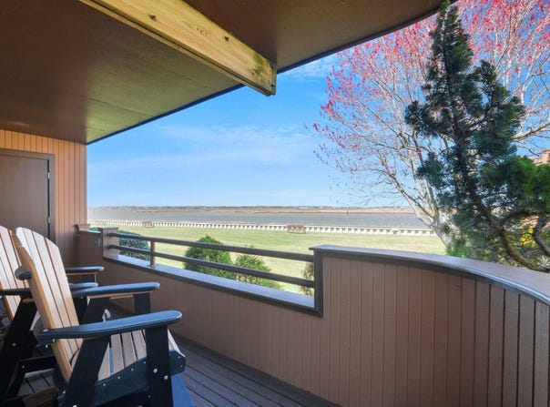 100 Reef Dr, Ocean City, NJ 08226