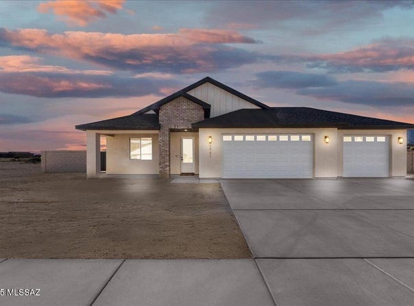 3961 W Highline Street, Thatcher, AZ 85552