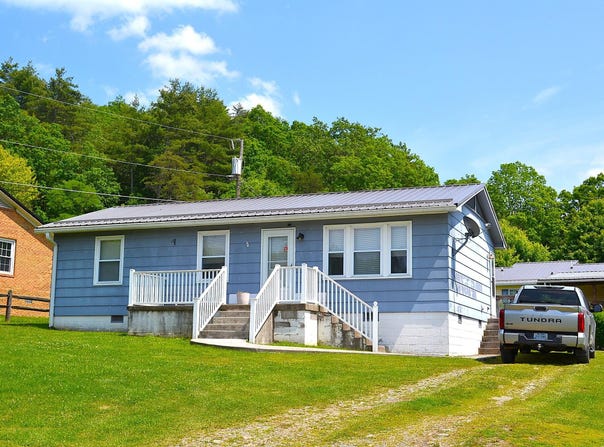 142 Mountain Crest Dr, White Sulphur Springs, WV 24986