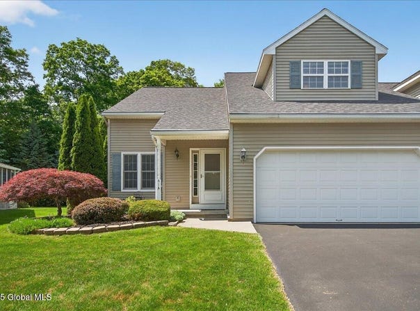 41a Raylinsky Lane, Halfmoon, NY 12118