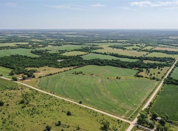 975 Pawnee Road, Pomona, KS 66076
