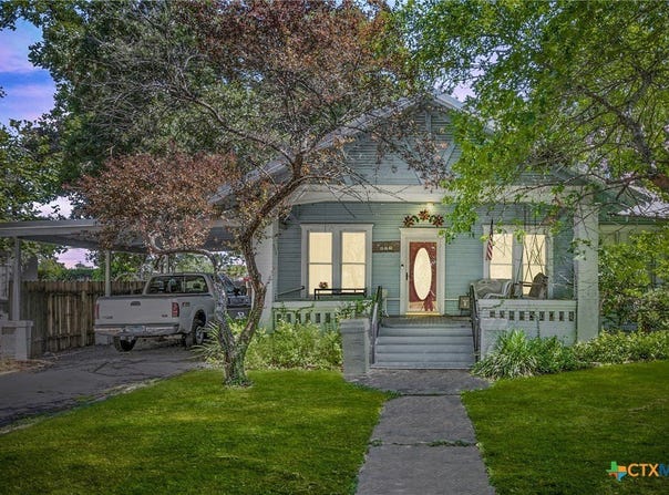 409 E Bowie Street, Luling, TX 78648