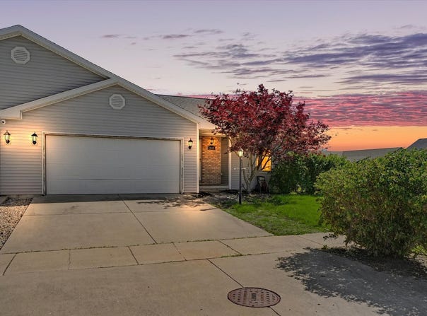 1601 E Lexington Drive, Urbana, IL 61802