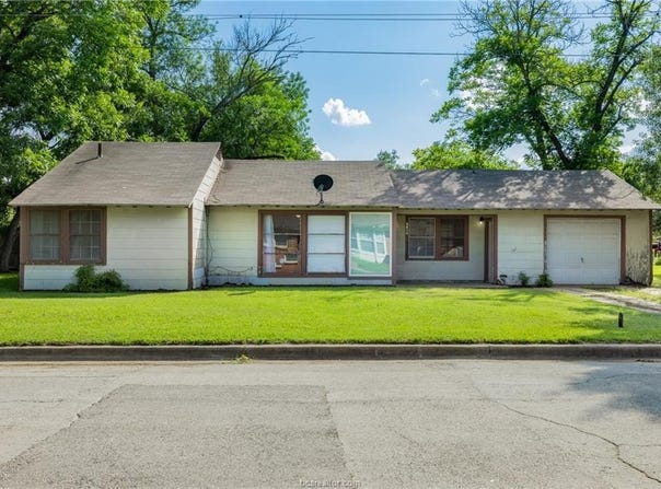 1102 Post Oak Street, Hearne, TX 77859