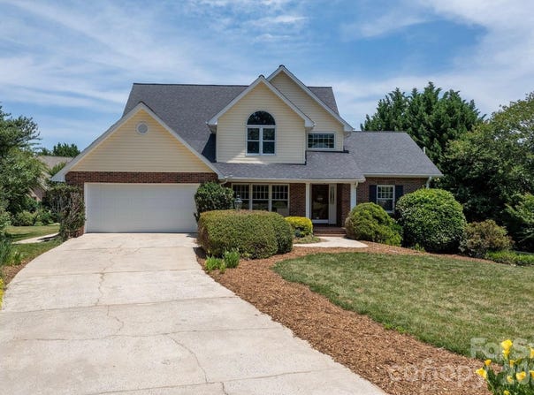 610 40th Avenue Lane NW, Hickory, NC 28601