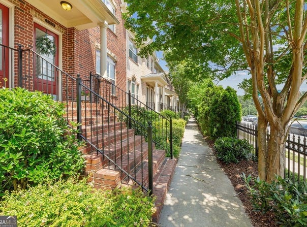 305 Alderwood Lane Lane, Sandy Springs, GA 30328