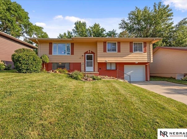 13924 Jefferson Circle, Omaha, NE 68137