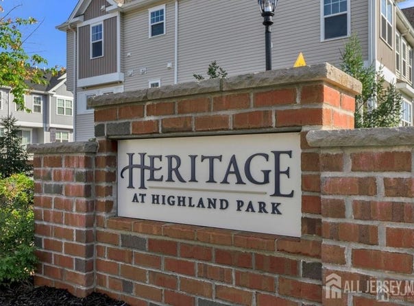803 Greenland Square, Highland Park, NJ 08904