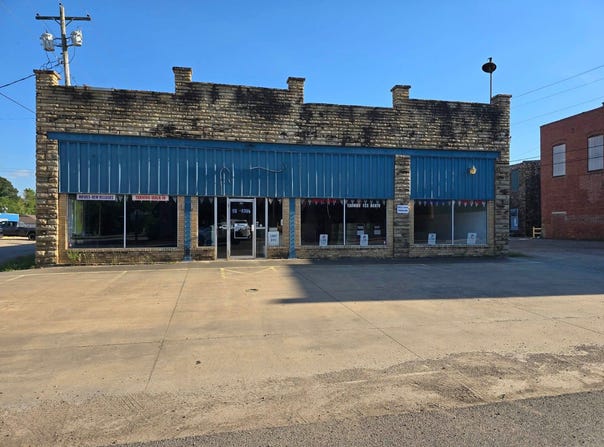 30 E Walnut, Paris, AR 72855