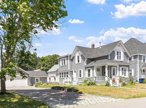 24 Brouilette St, Chelmsford, MA 01863