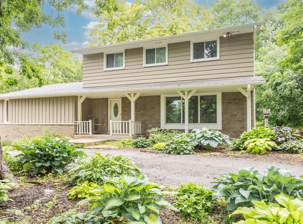 S46w22164 Tansdale Rd, Waukesha, WI 53189