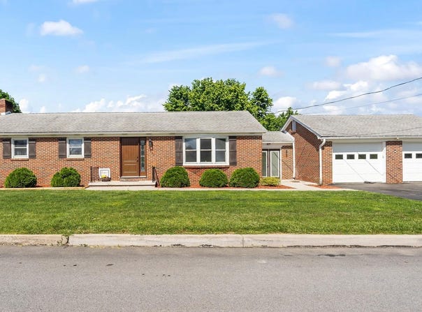242 LINDEN AVENUE, MERCERSBURG, PA 17236