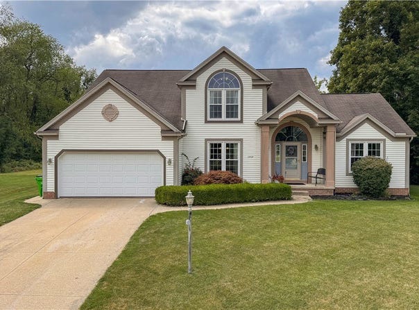 2938 Crown Pointe Drive, Stow, OH 44224