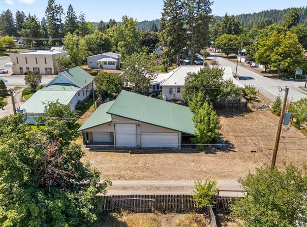 523 W 3rd St, Newport, WA 99156