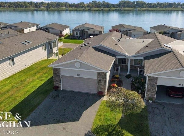 843 Crystal Lane, Marysville, MI 48040