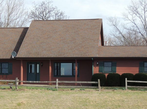 10853 Shagbark, Dubuque, IA 52003