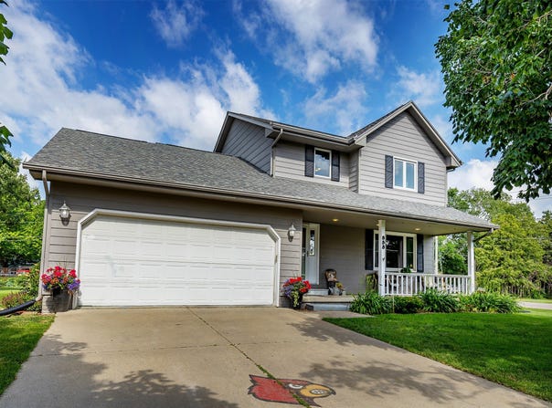 Earlham, IA 50072