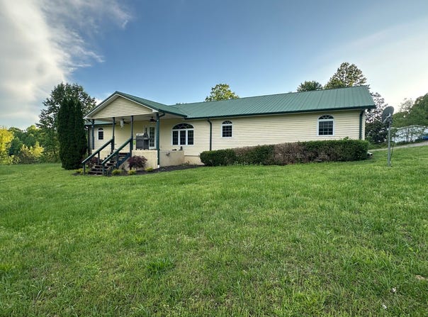 299 Smith Heights Rd, Paris, TN 38242