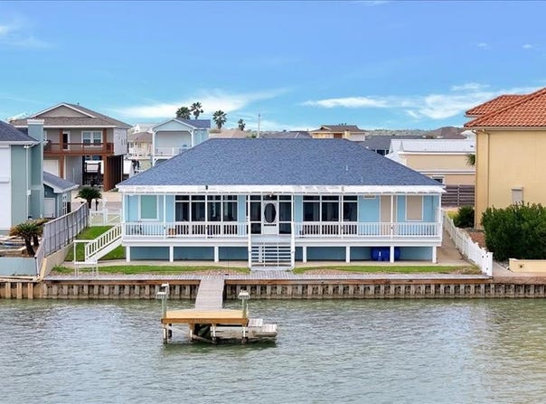 319 Bayview Dr, Aransas Pass, TX 78336