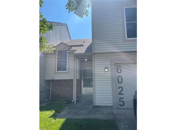 6025 N Kansas Avenue, Gladstone, MO 64119