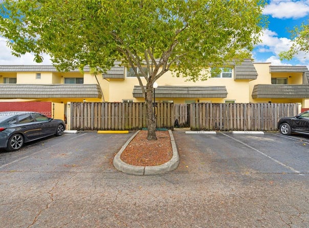 8425 SW 137th Ave, Miami, FL 33183
