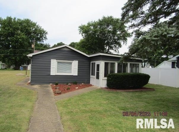 405 S Gillett Street, Elkhart, IL 62634