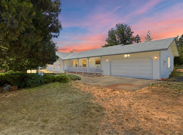 4760 Lake Shore Drive, Selma, OR 97538