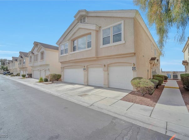 3031 Errol Flynn Street, Las Vegas, NV 89122