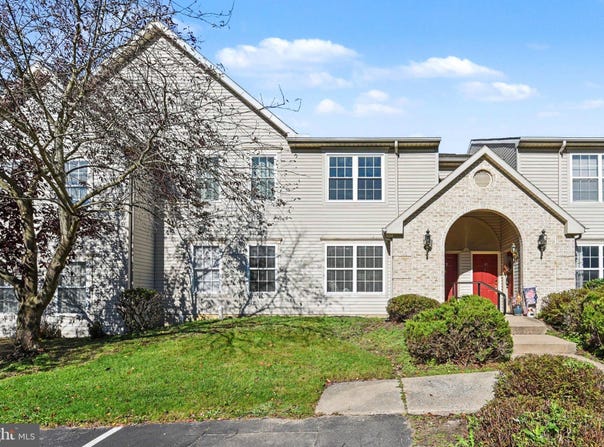 215 FOREST OAK Lane, HARRISBURG, PA 17110