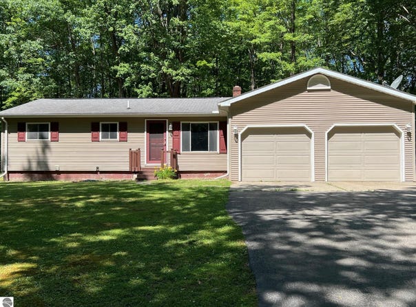 4463 W Grass Lake Road, Lake, MI 48632