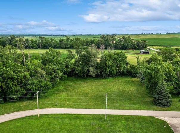 Belle Plaine lot: 4-6, Belle Plaine, IA 52208