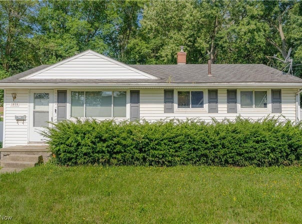 1809 Saint Elmo Avenue NE, Canton, OH 44705