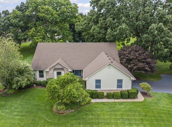 11274 Arrowhead Drive, South Lyon, MI 48178