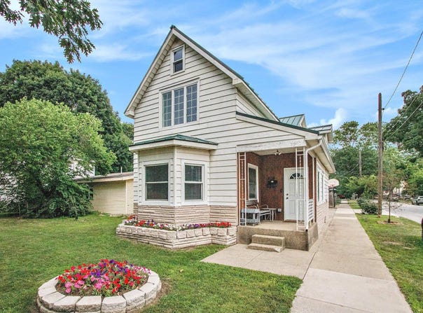 1134 Edwardsburg Avenue, Elkhart, IN 46514