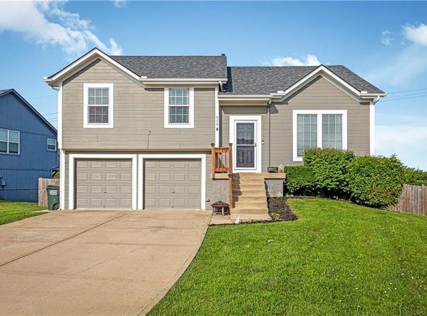 610 N poplar Street, Gardner, KS 66030