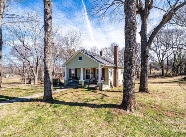 905 Orchard Street SW, Valdese, NC 28690