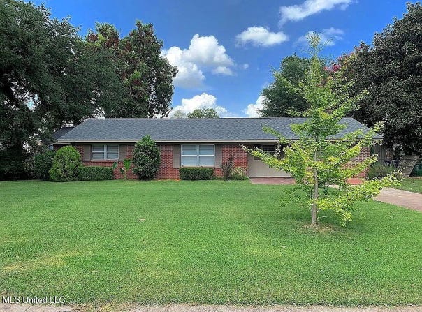 111 E Gresham Street, Indianola, MS 38751