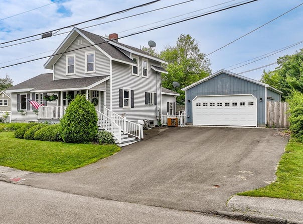 16 Lawn Avenue, Rockland, ME 04841