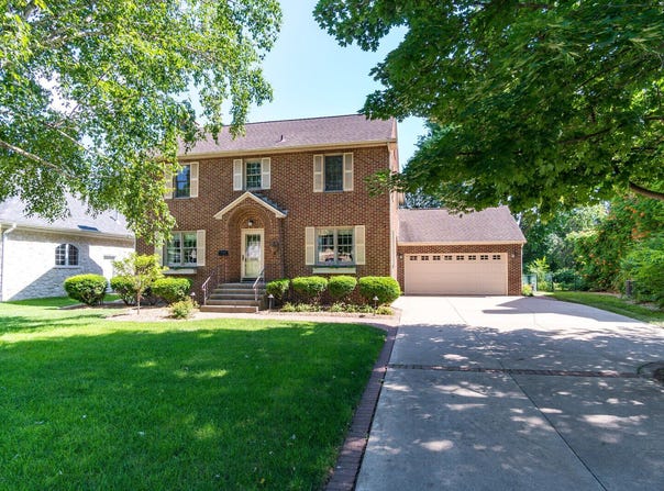2532 Edgewood Pl, La Crosse, WI 54601