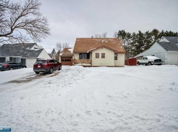 417 Arlington Rd, Hoyt Lakes, MN 55750-0000