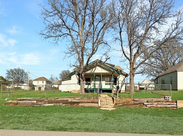 406 N 7th Street, Sayre, OK 73662