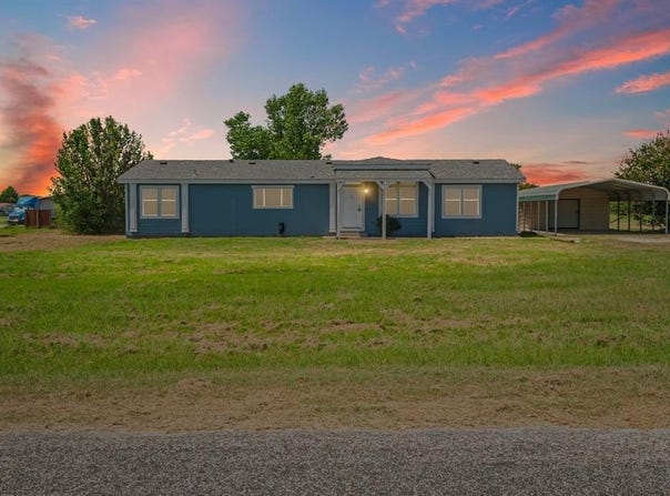 8968 Rodeo Drive, Terrell, TX 75160