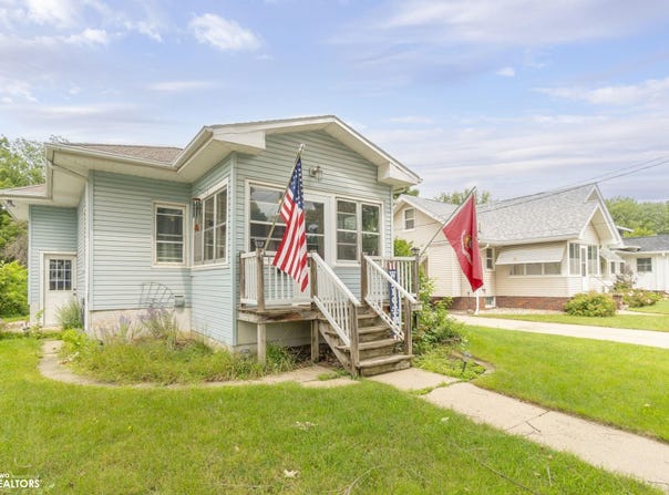 227 N Crescent Drive, Mason City, IA 50401